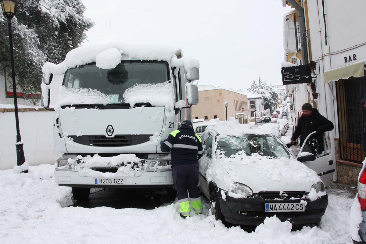 Un camión de Soliarsa se queda bloqueado en San Francisco por la nieve.