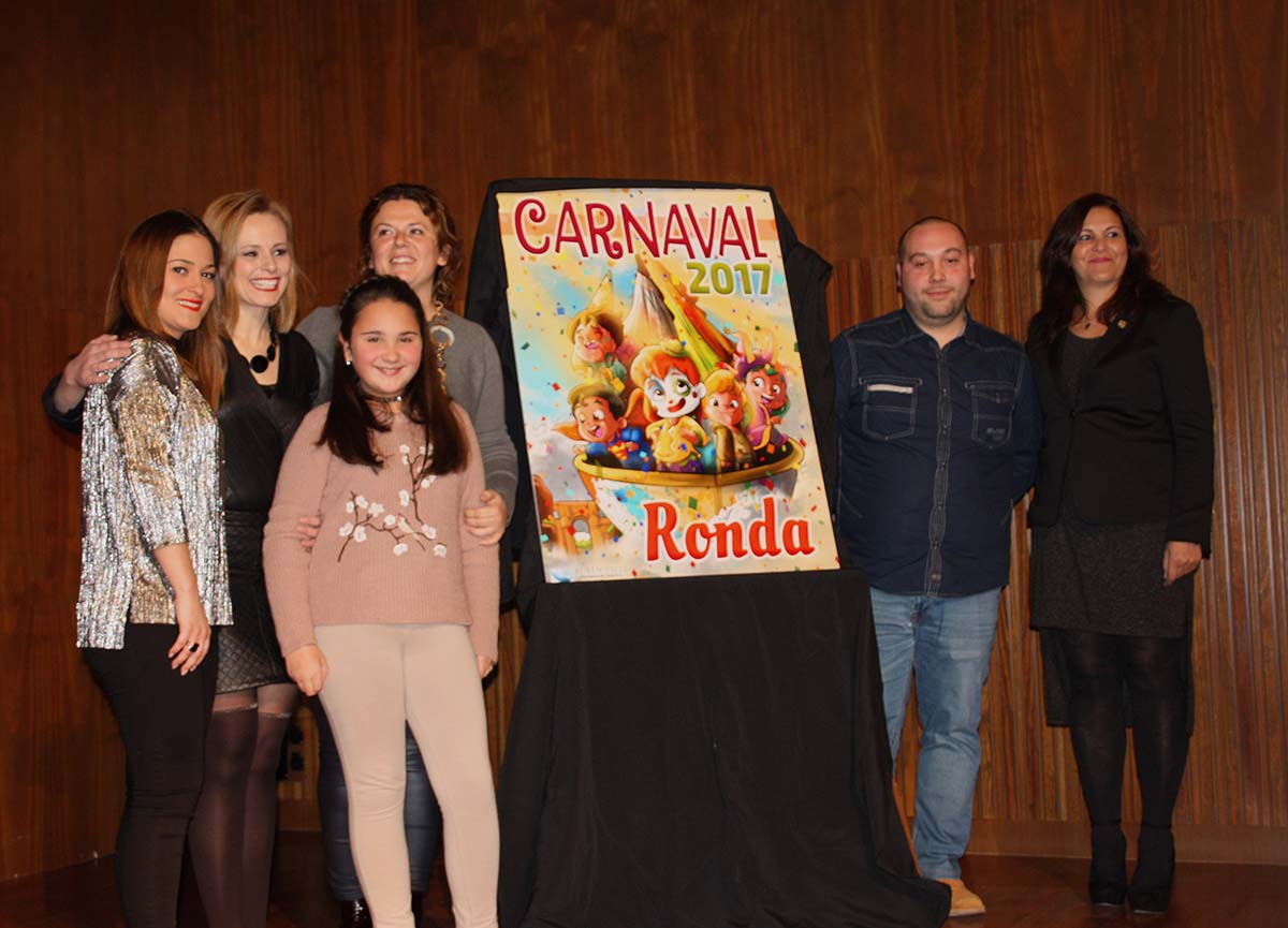 Momento de presentación del cartel y de las reinas y Dios Momo de los festejos.