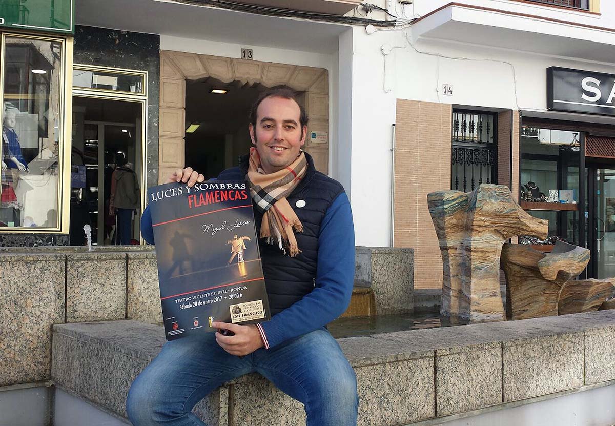 Miguel Lorca es cofrade del Santo Entierro desde hace años y trabaja de forma activa en la hermandad.