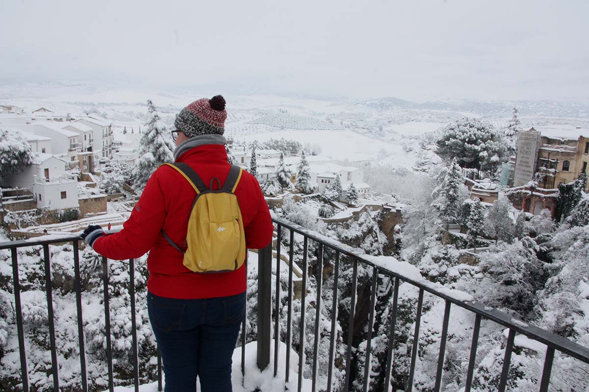 La nieve ha cubierto con un manto blanco Ronda y la Serranía.