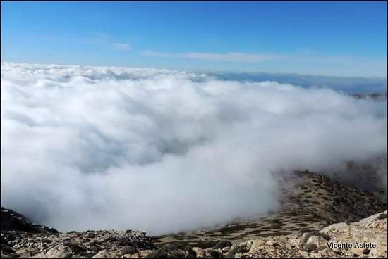 Imagen de nubes bajas tomada desde lo más alto de los Quejigales. Foto Vicente Astete.
