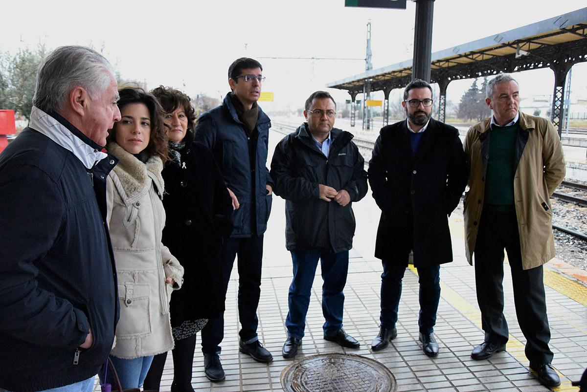 El diputado socialista ha anunciado esta reivindicación en una reciente visita a Bobadilla.