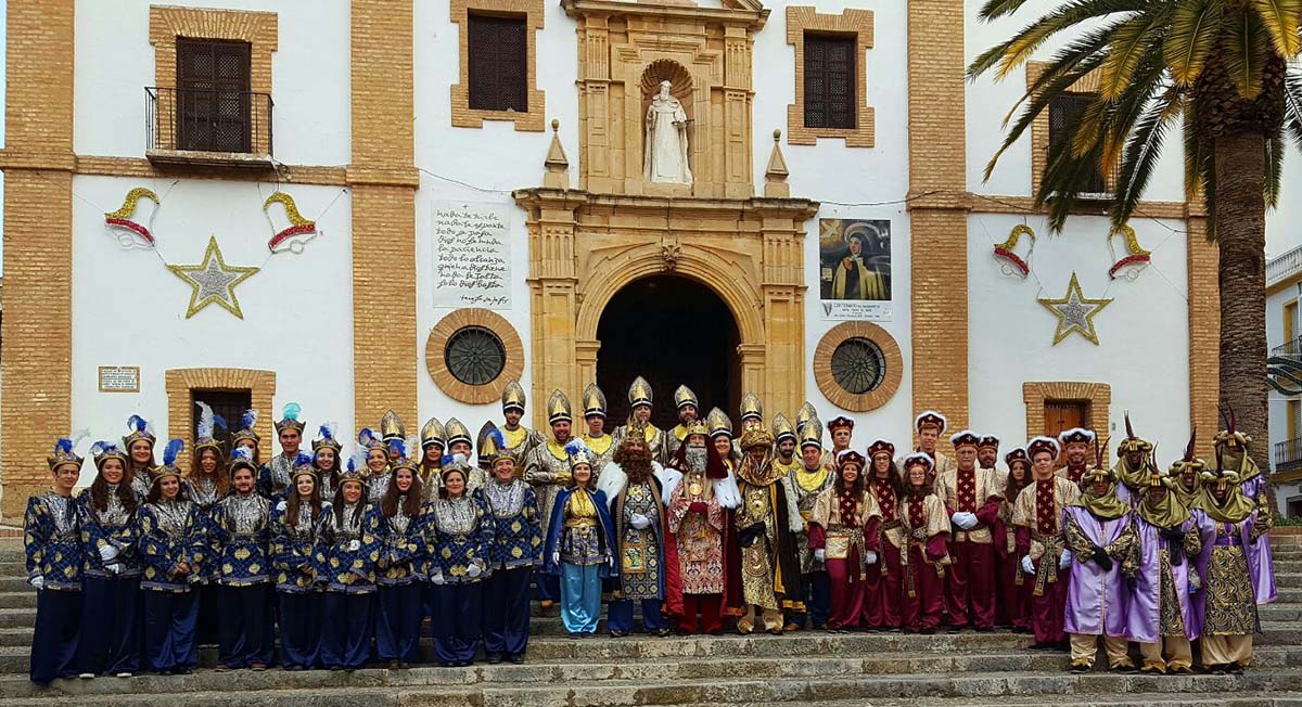 Momento en el que los Reyes Magos inician su recorrido por las pedanías.