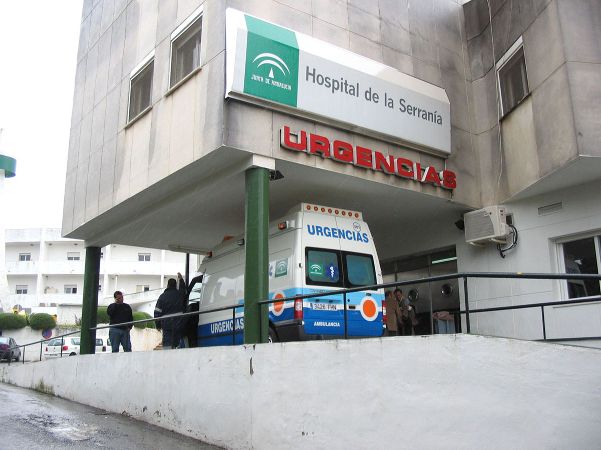 El herido ha sido atendido por los servicios sanitarios y trasladado al hospital comarcal.
