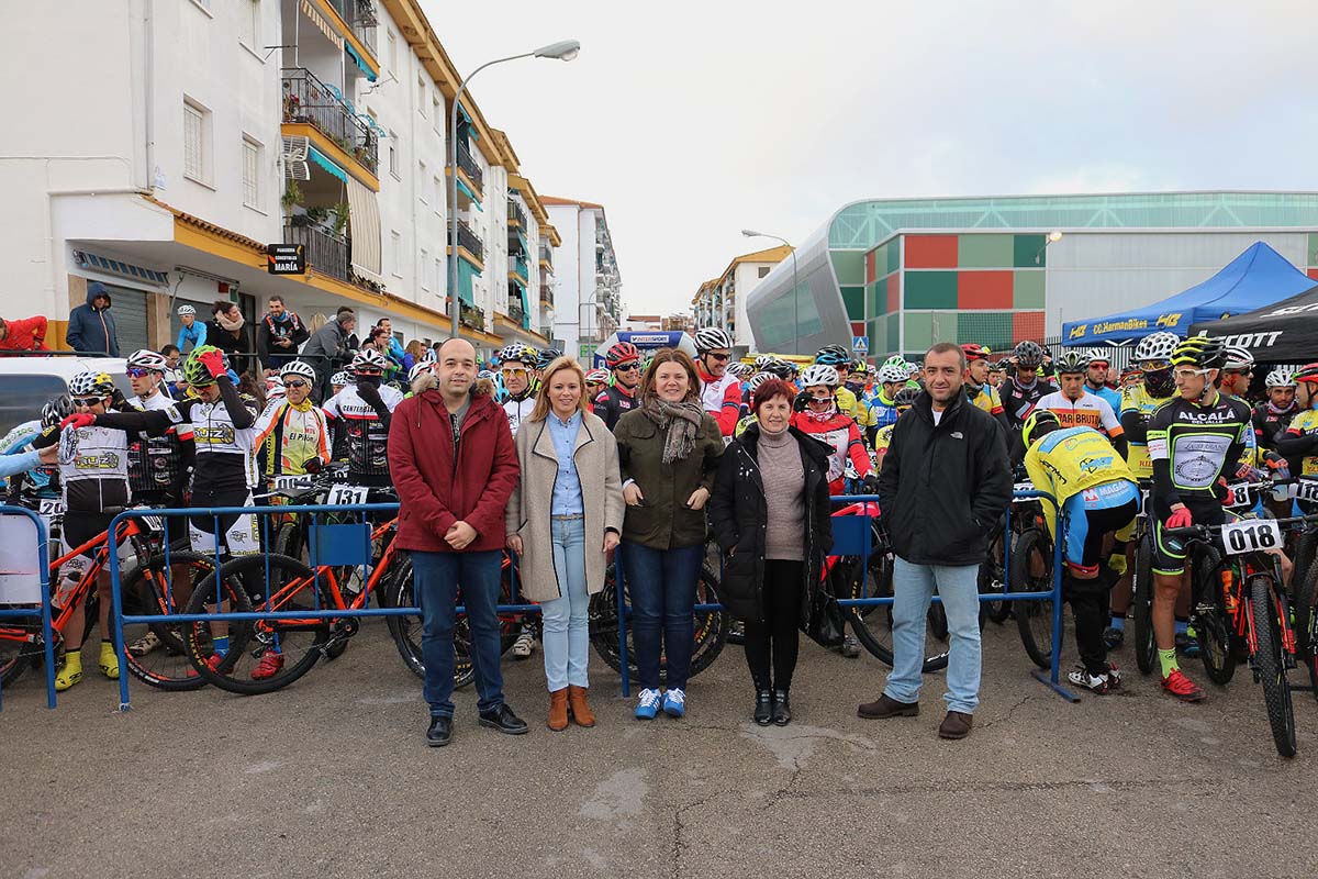 La alcaldesa y concejales en la carrera de Acinipo del pasado fin de semana.