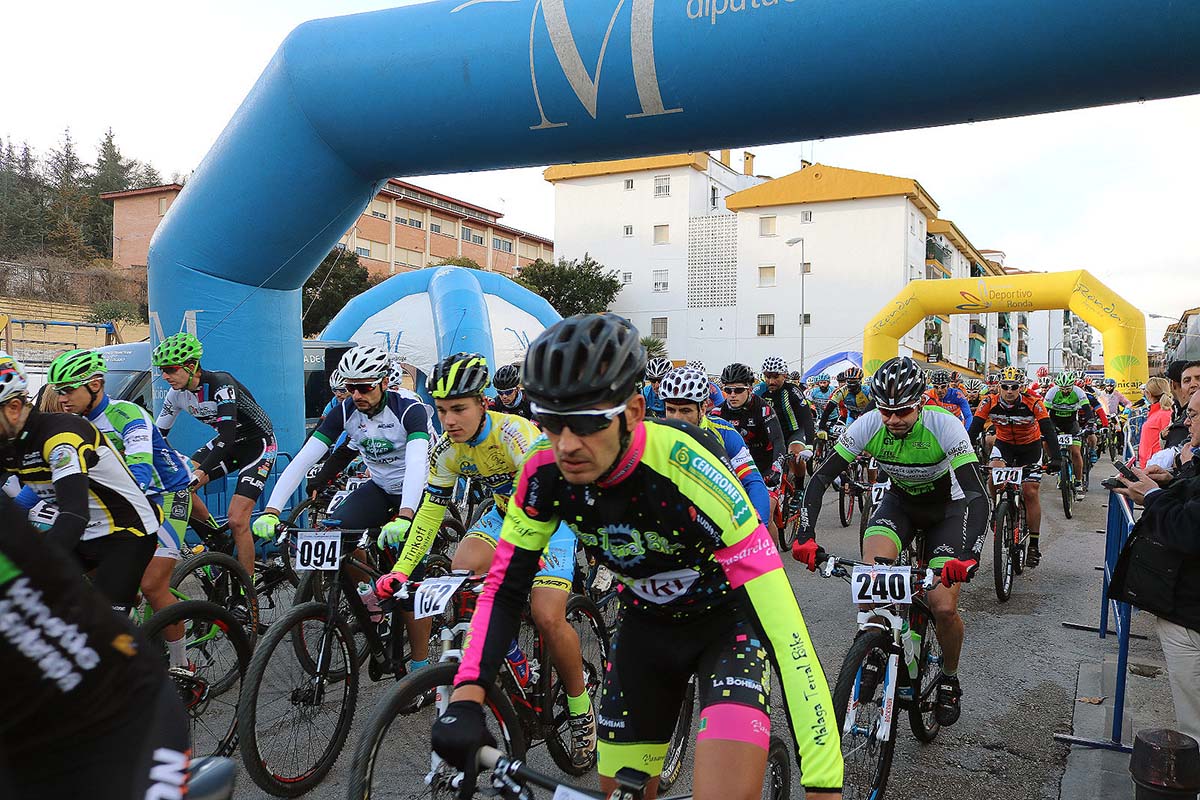 Los ciclistas en la salida en una edición anterior de la carrera.