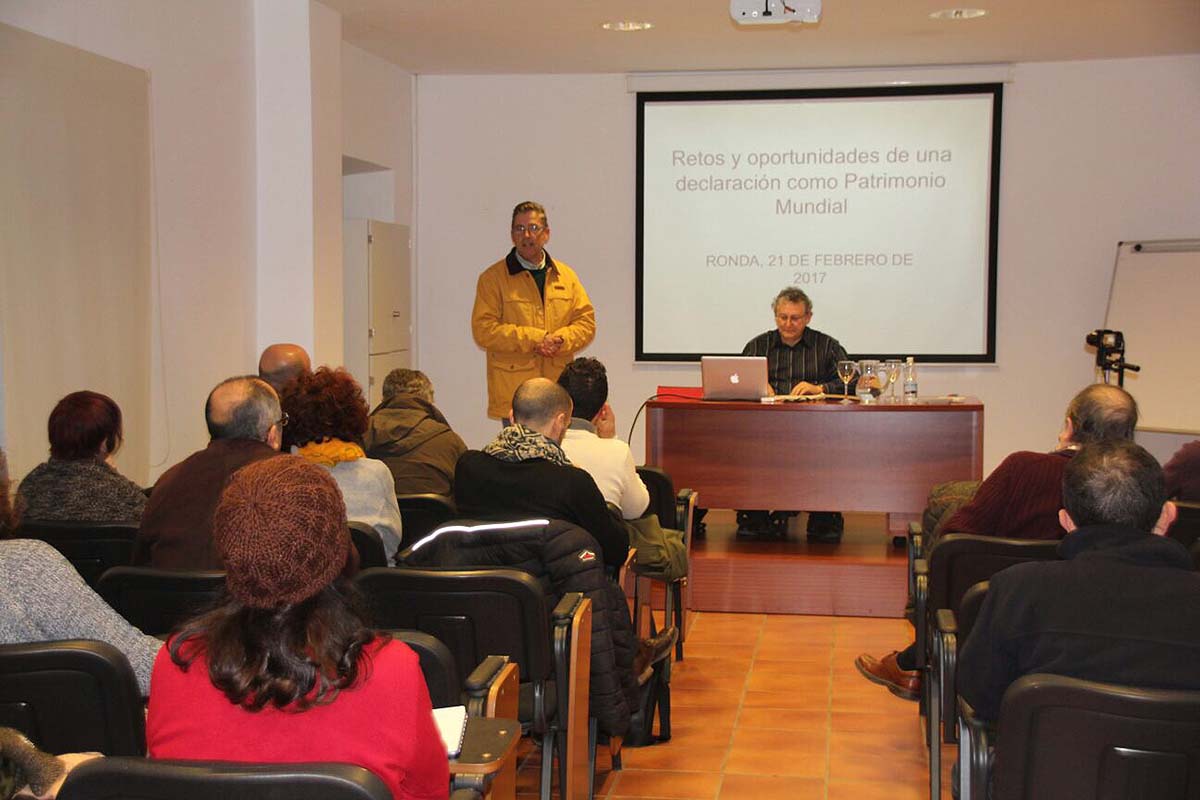 Un momento de la conferencia organizada por el Museo de Ronda.