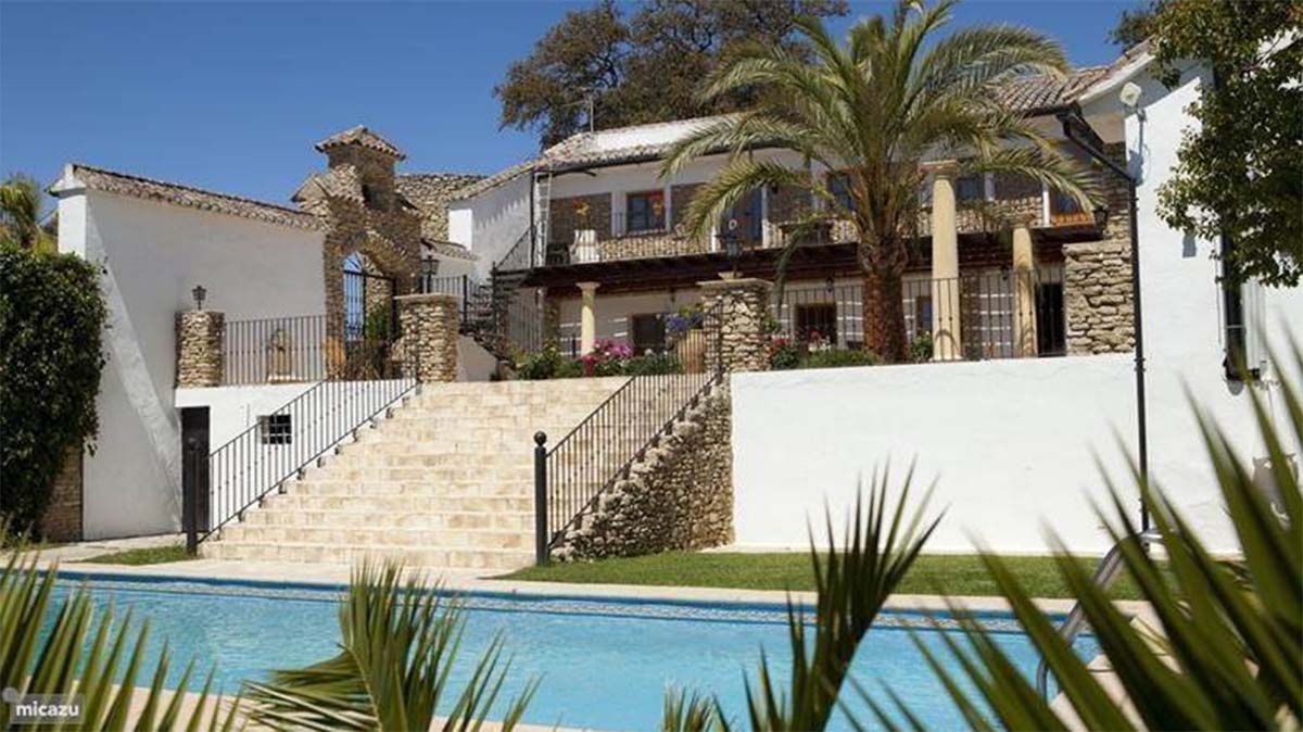 El complejo turístico ya está funcionando con seis habitaciones en Los Frontones.