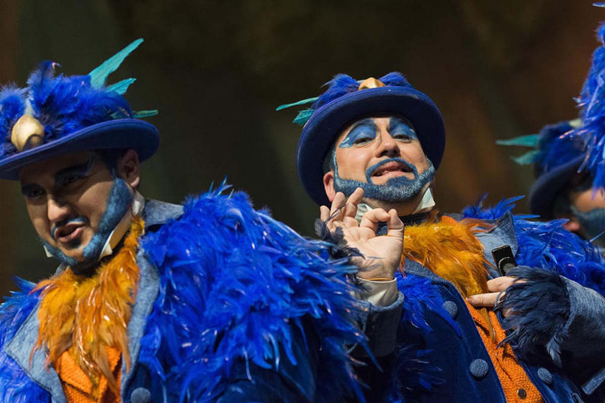 Los comparsistas rondeños buscan el primer premio en la final de Málaga. Foto La Opinión de Málaga.