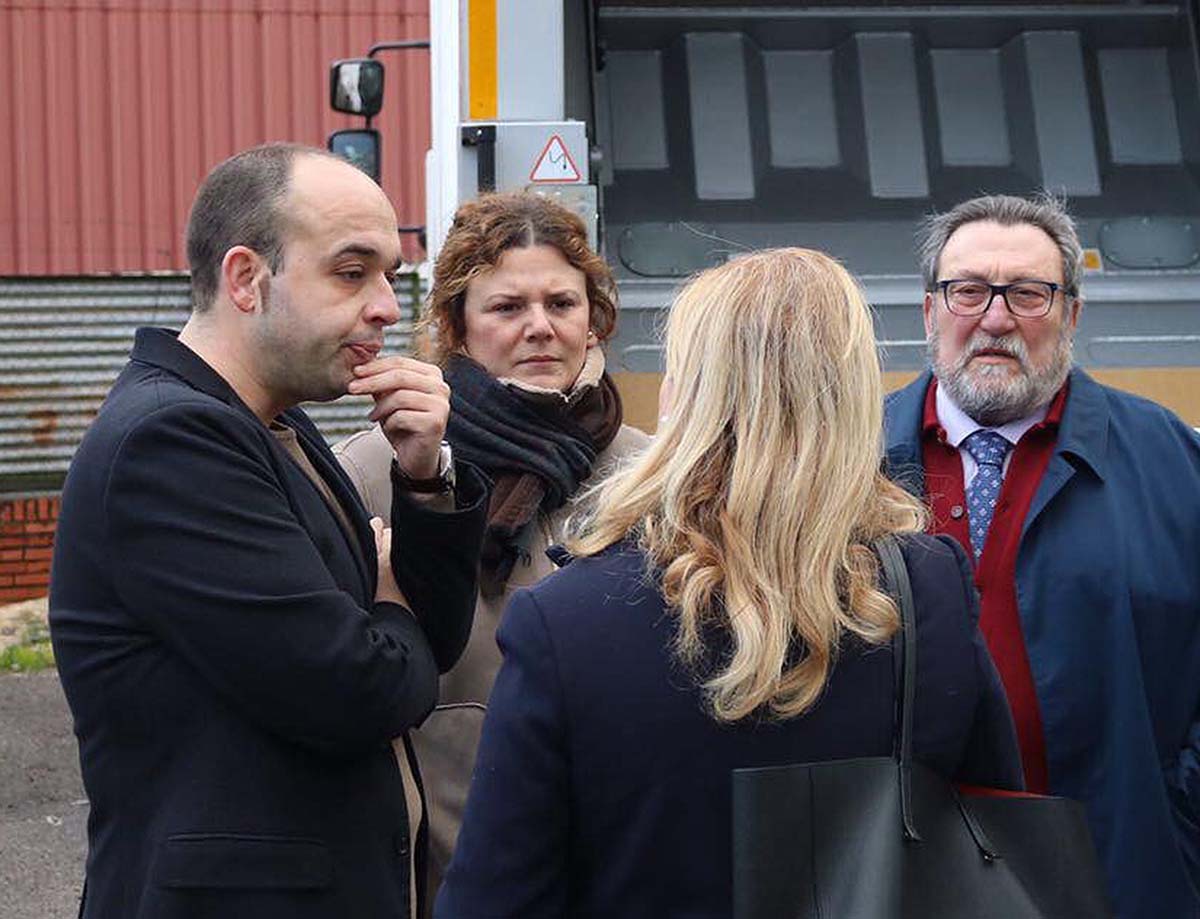 La alcaldesa, el concejal de limpieza y el gerente de Soliarsa.