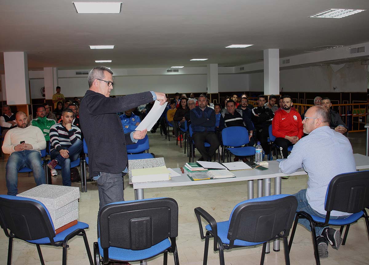 El presidente del club ha presentado las cuentas al Ayuntamiento y a los aficionados.