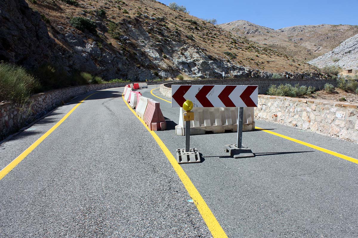 Un tramo de la carretera Ronda-Gaucín a su paso por el puerto de Encinas Borrachas.