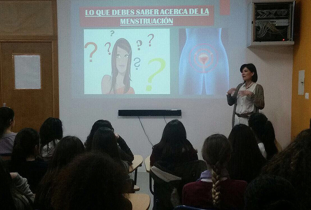 Las alumnas recibieron información sobre los cambios que se producen en sus cuerpos en la adolescencia.