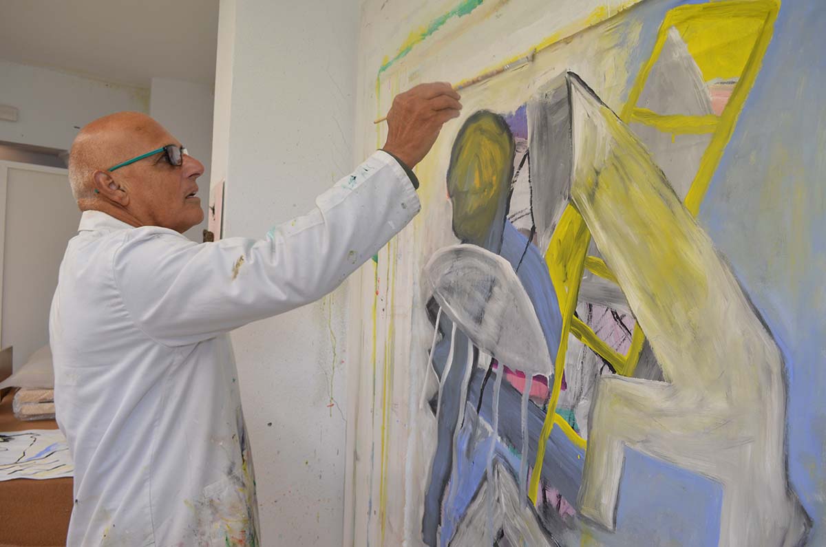 El pintor ha situado su estudio en el Museo de Arte de Genalguacil.