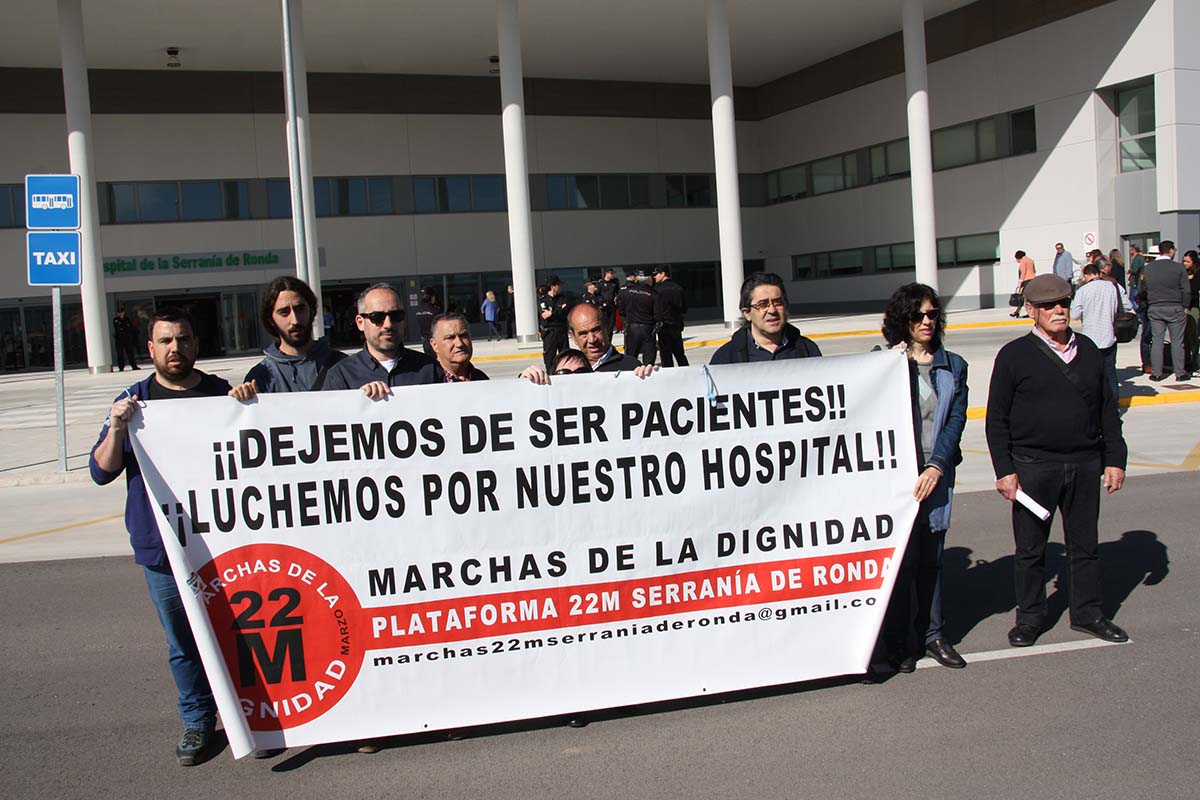 Protesta de los miembros de la Plataforma por el Nuevo Hospital.