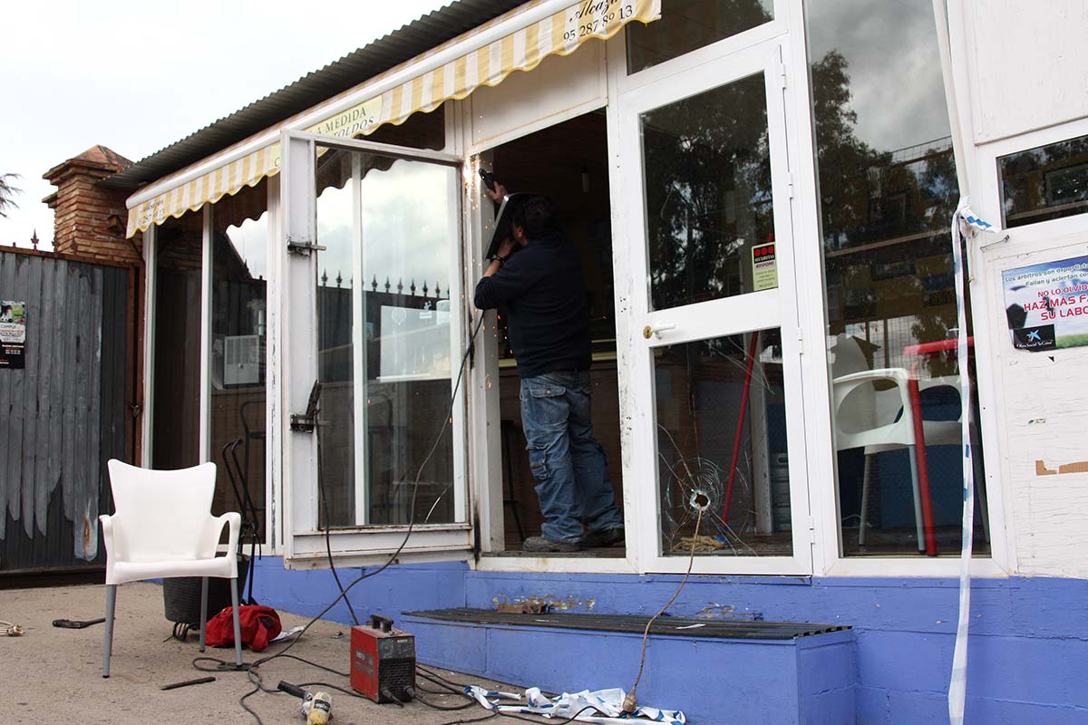 El bar de las pistas de El Fuerte fue una de las dependencias asaltadas.