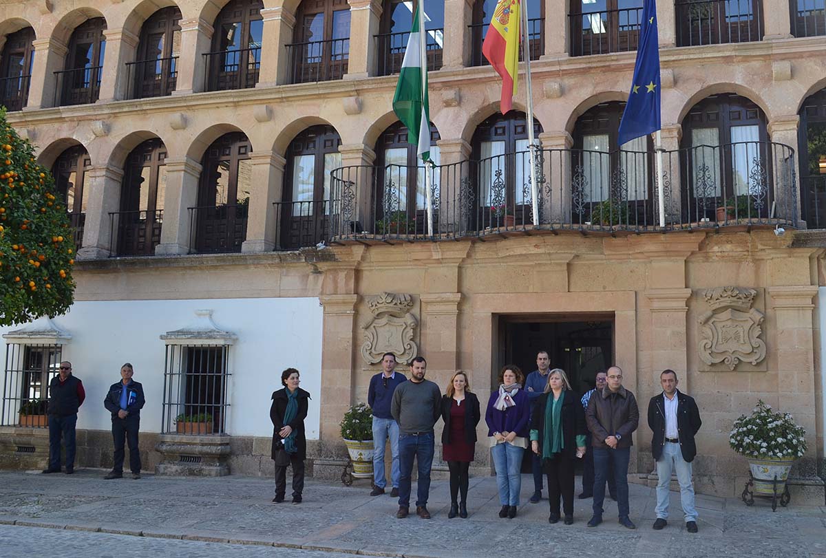La concentración ha tenido lugar hoy a las puertas del Ayuntamiento.