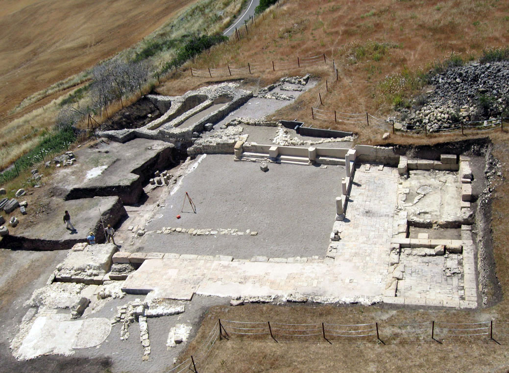 Las termas, junto al teatro, son algunos de los atractivos de Acinipo,