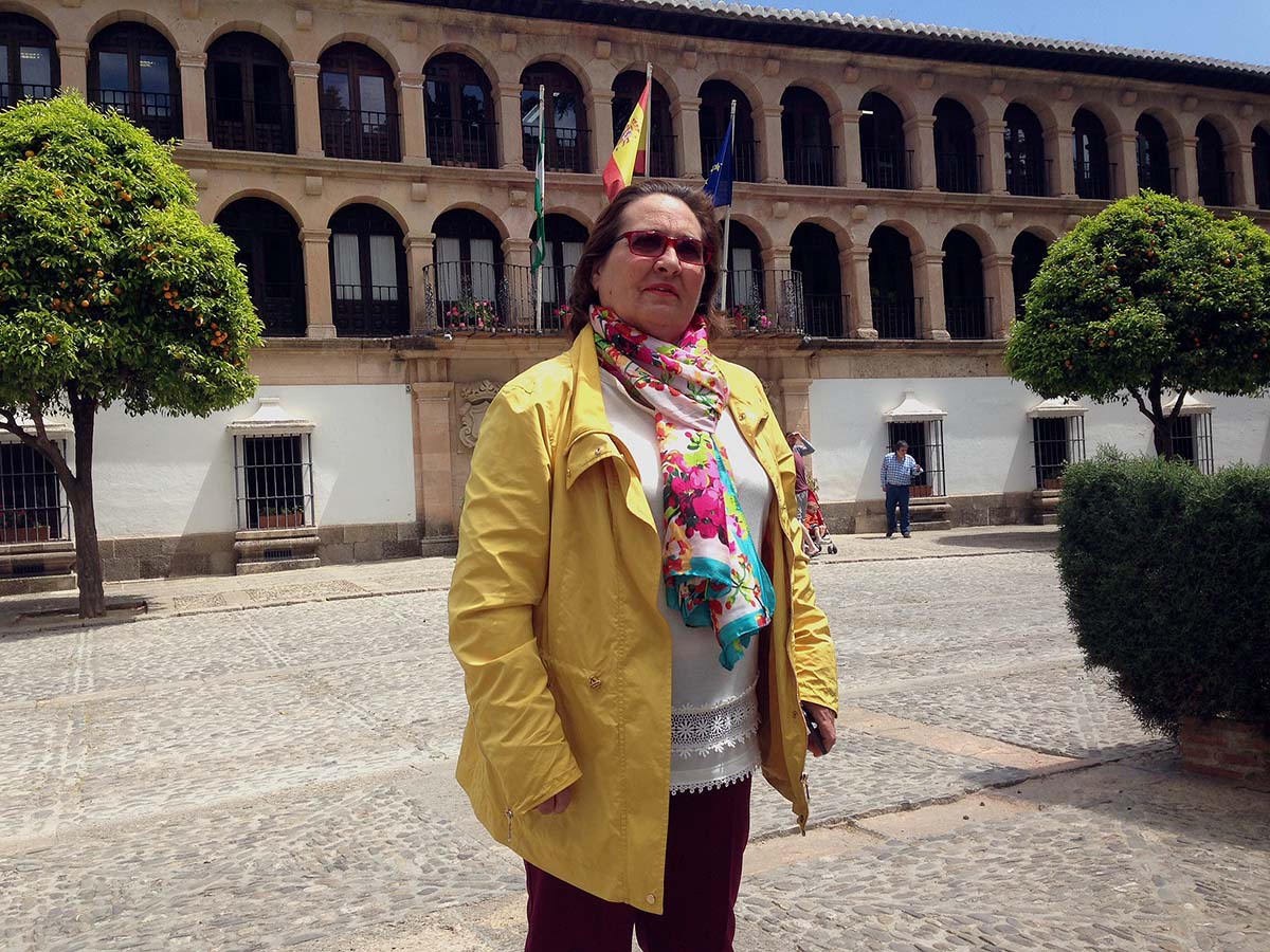 Antonia Racero es una de las pocas personas que acuden cada mes a los plenos municipales.