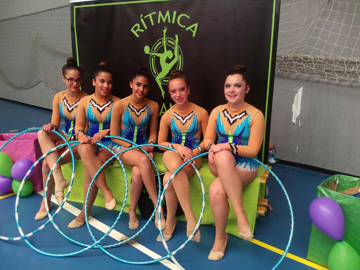 Gimnastas del conjunto cadete.