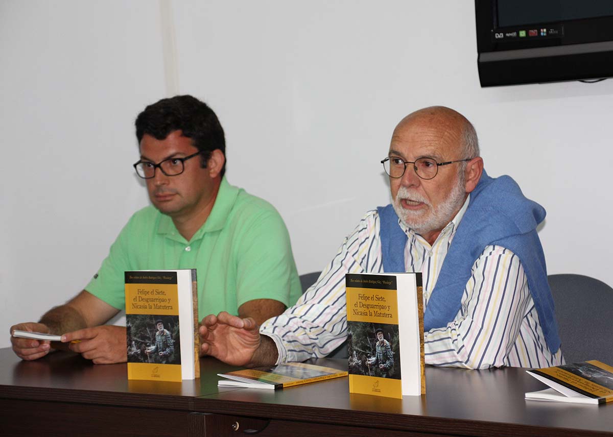 Andrés Rodríguez presenta su último libro: Tres relatos sobre ‘Felipe el Siete’, el ‘Desguarripao’ y ‘Nicasia la Matutera’