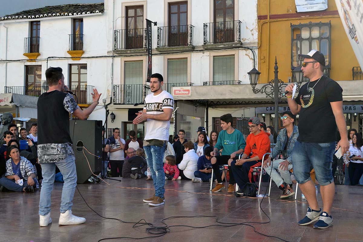 Durante el encuentro se celebró una 'pelea de gallos' musical con la participación de jóvenes raperos.