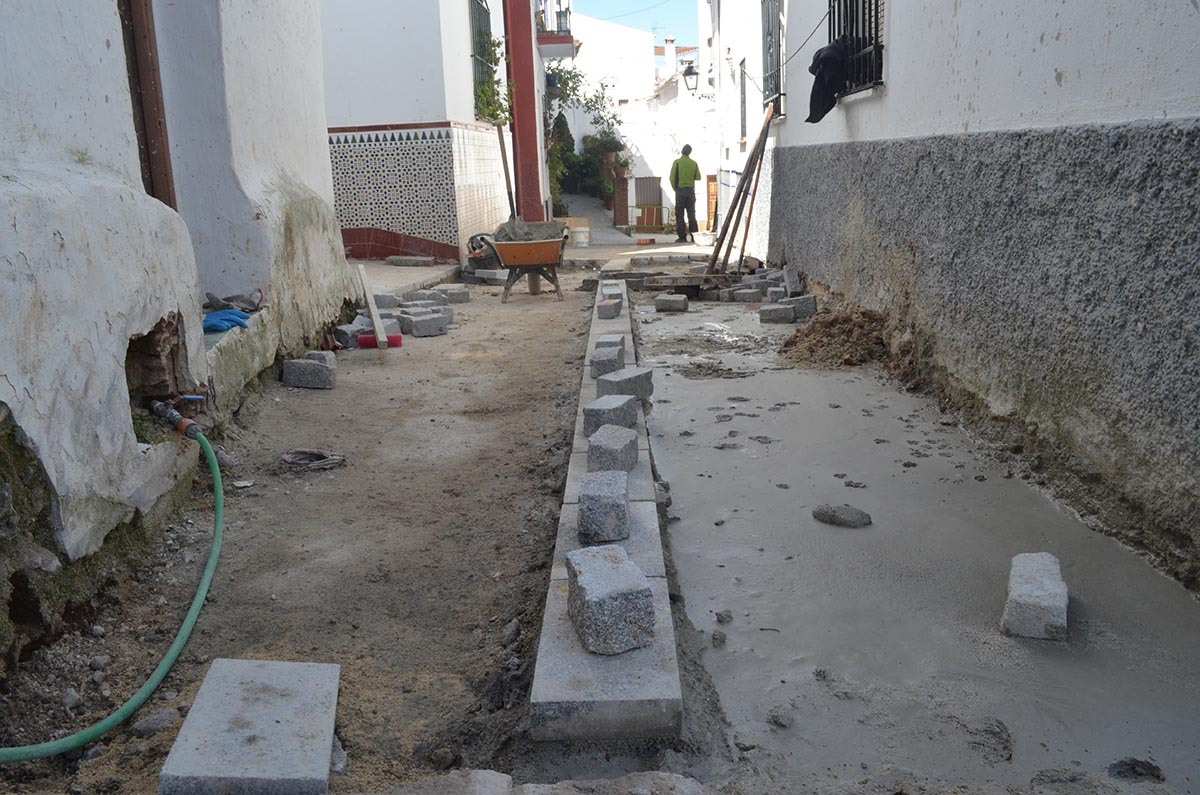 Las obras se están centrando también en colocar una nueva pavimentación.