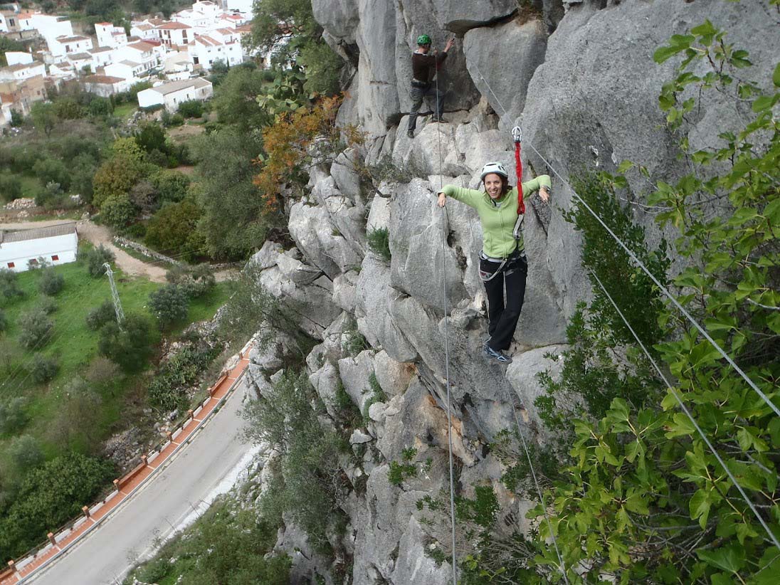 Más de 100.000 personas disfrutan de las vías ferratas de la provincia, estando la mayoría de ellas en la Serranía