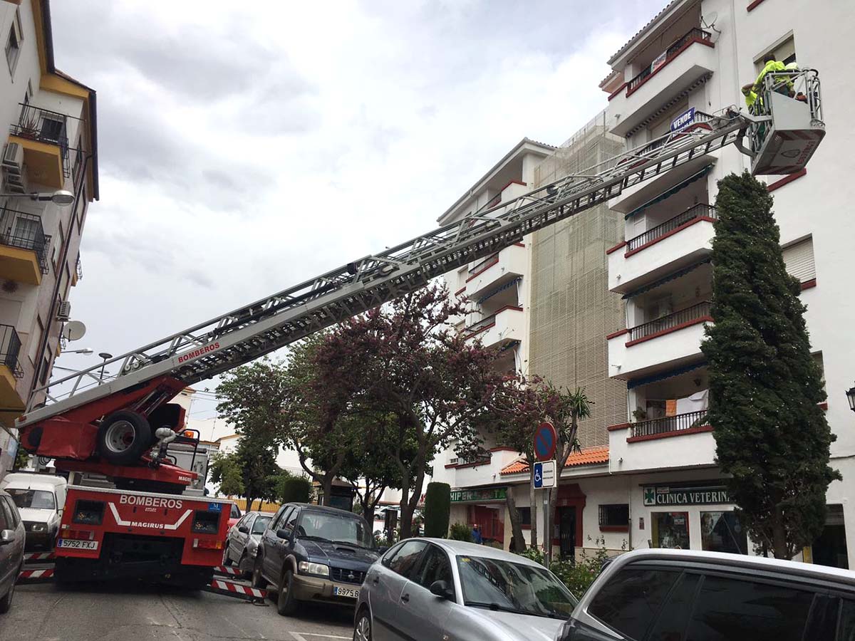 Los bomberos realizan 30 salidas en dos días por las incidencias causadas por el temporal de viento
