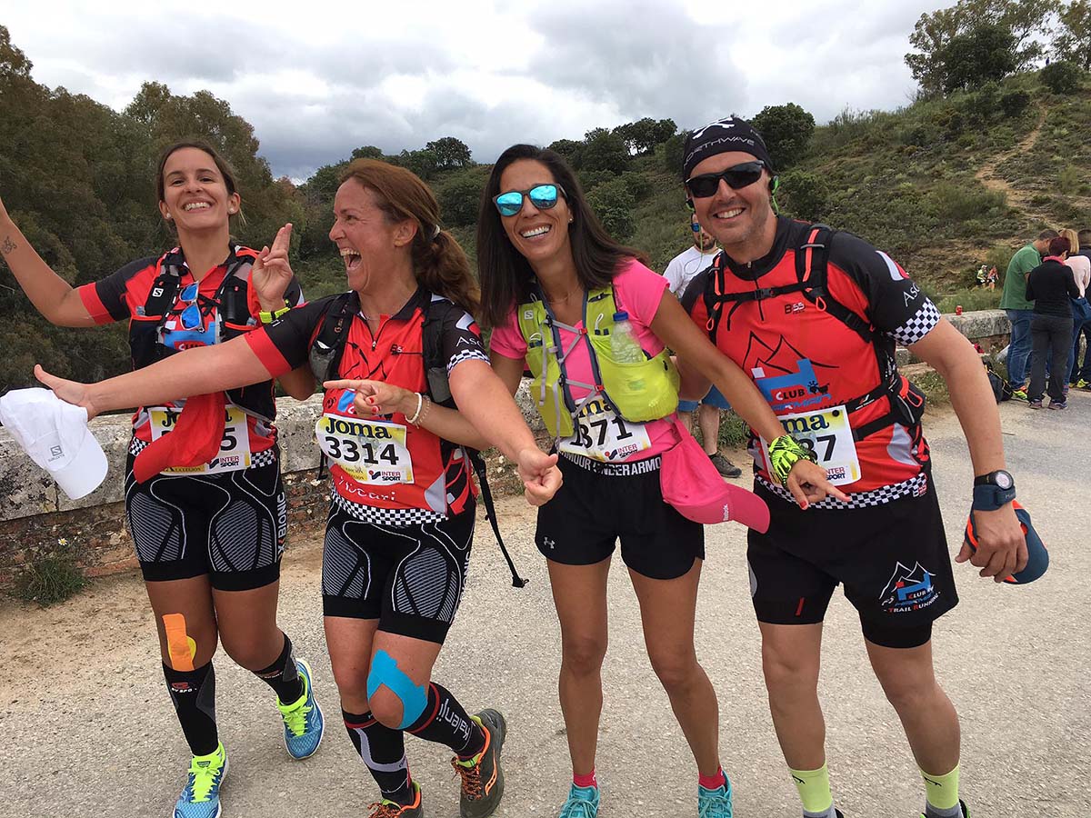 Componentes del club rondeños en la zona del arroyo de la Ventilla.