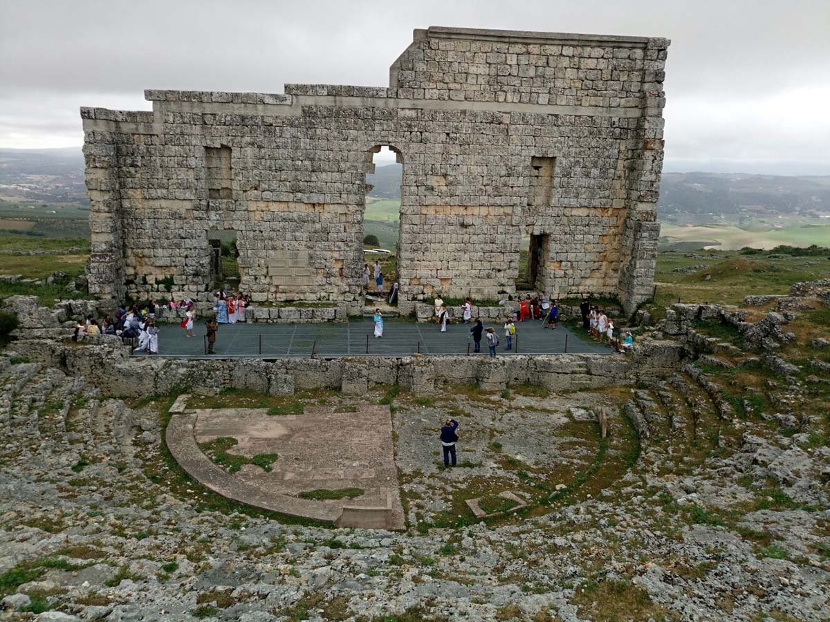 El complejo arqueológico de Acinipo se encuentra situado en Ronda la Vieja.