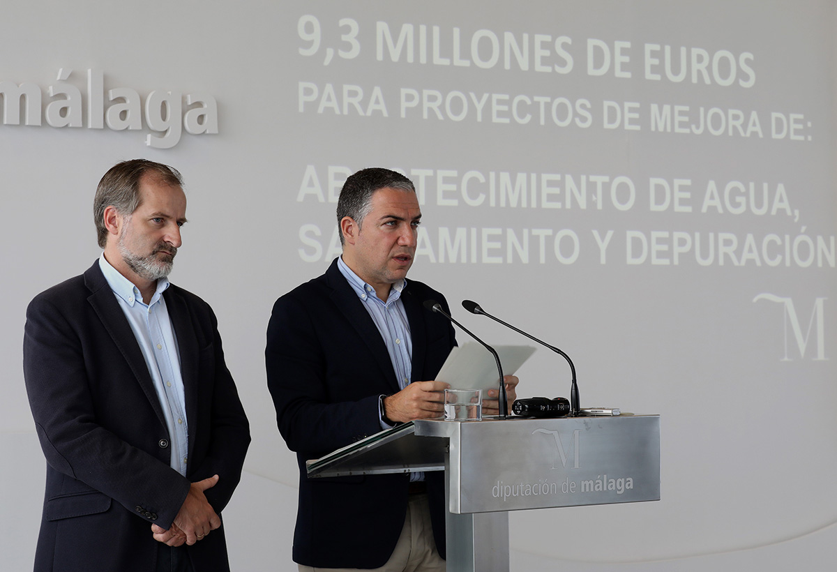 Elías Bendodo y Gonzalo Sichar en la rueda de prensa celebrada en la Diputación de Málaga.