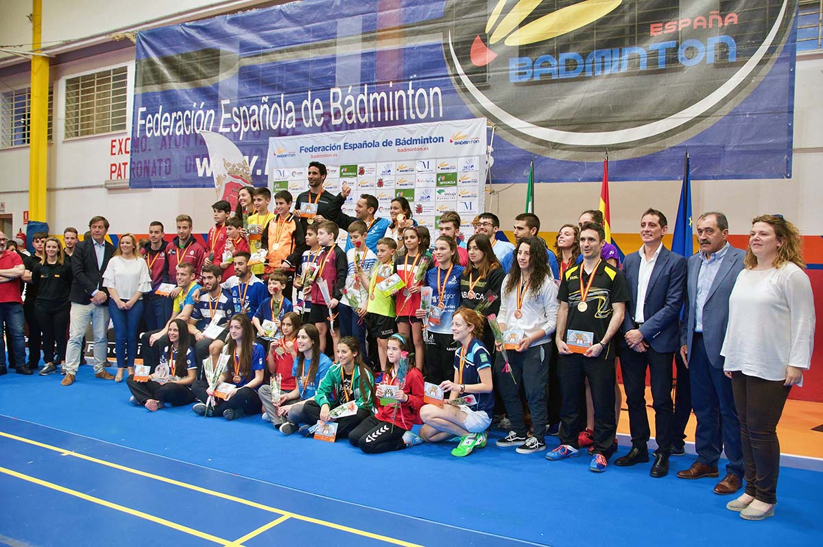 Foto de familia con los ganadores, organizadores y autoridades.
