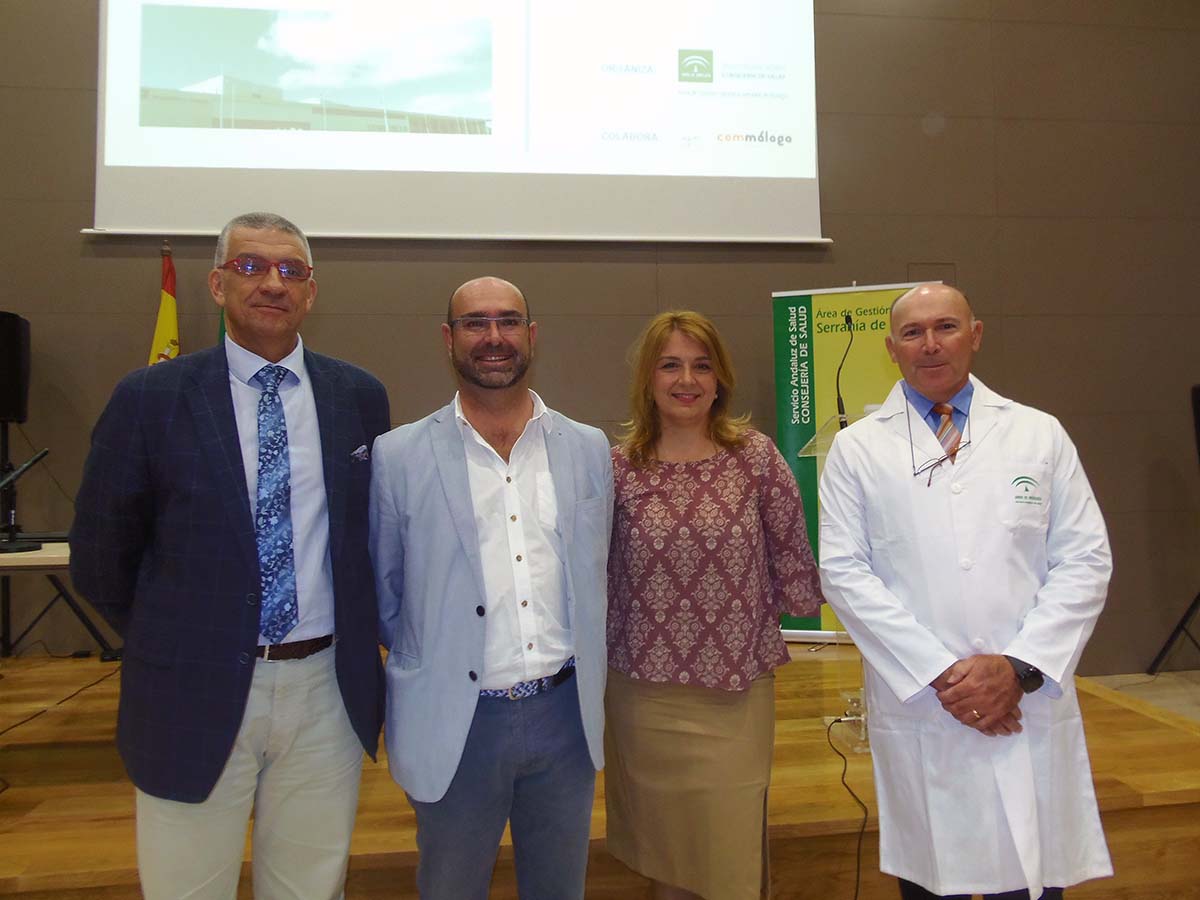 La delegada provincial de Salud junto a responsables del Hospital y de las jornadas.