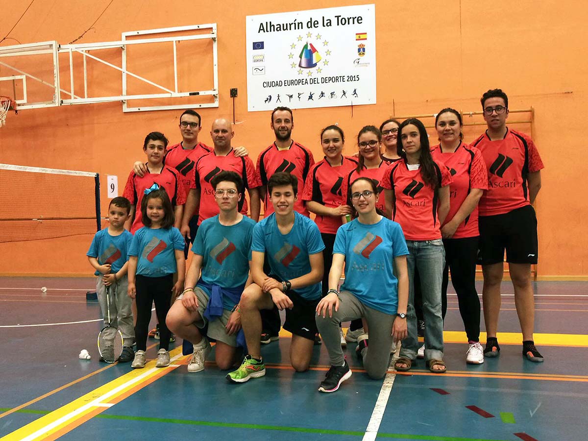 Algunos de los componentes del equipo rondeño de bádminton.