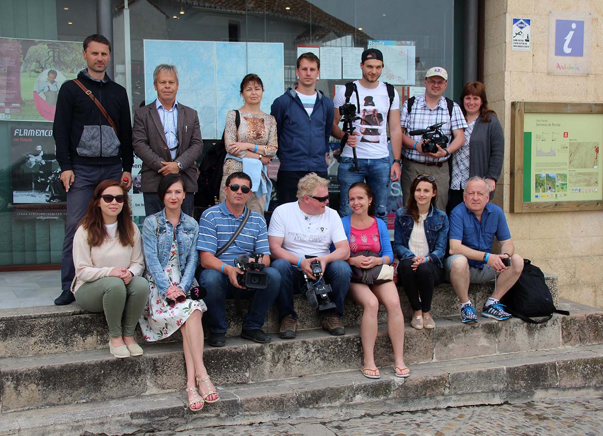 El grupo de periodistas ha realizado diferentes reportajes en los rincones de Ronda.