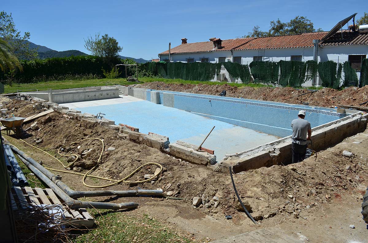 Genalguacil remodela la piscina municipal de cara a la próxima temporada de baños