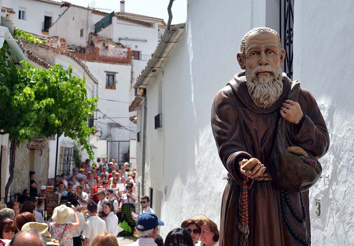 Momento de la procesión en Alpandeire.