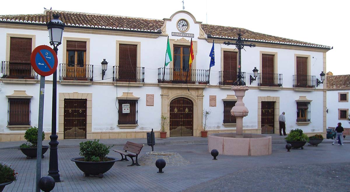 La esperanza llega a Cañete la Real después de que el menor que cayó al Tajo presente cierta mejoría