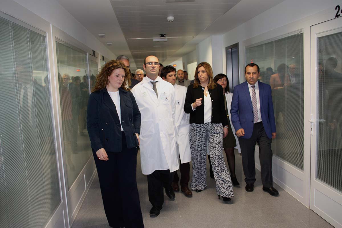 La alcaldesa, la presidenta de la Junta y el delegado del Gobierno en la inauguración del Hospital.