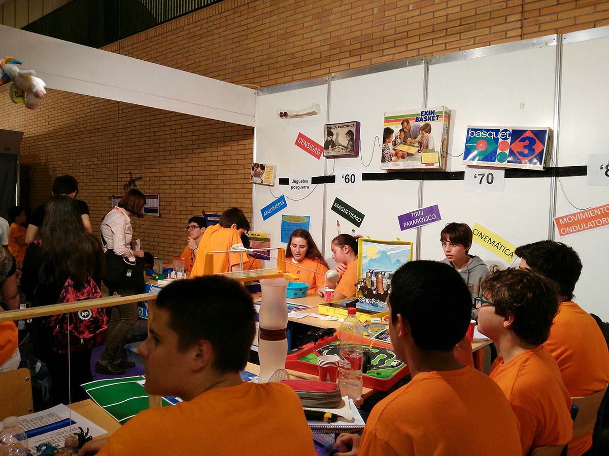 Alumnos rondeños en un encuentro de trabajo sobre proyectos científicos.