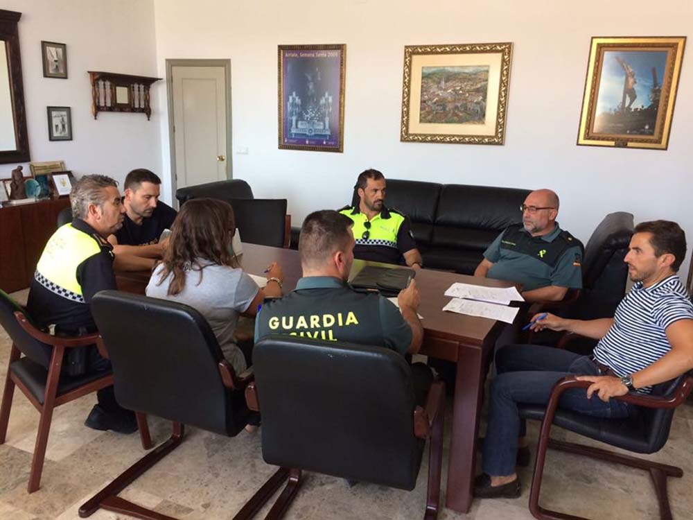 La Junta Local de Seguridad de Arriate se reunió el martes para analizar el problema del botellón.