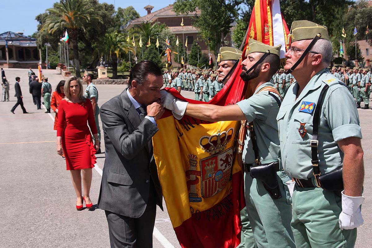 Más de 800 personas civiles, hombres y mujeres, han jurado hoy la bandera de España en la Legión.