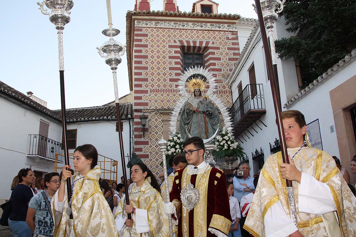 Momento en el que la Patrona sale del santuario para dirigirse a Santa María.
