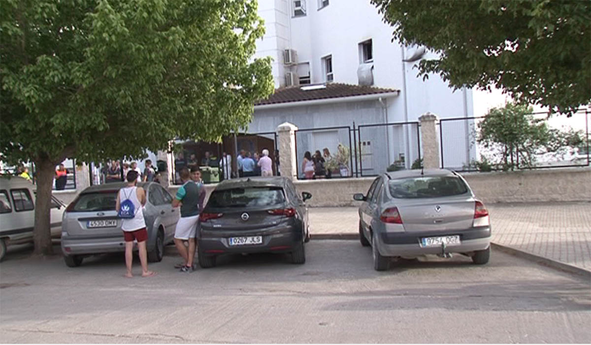 El incendio se ha registrado en la residencia de personas mayores de Olvera. Fotos cedidas por Servicios Informativos de TV Olvera.