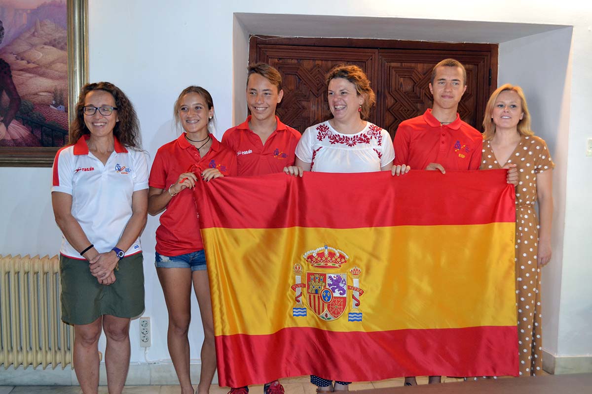 Recepción en la Alcaldía a los tres deportistas rondeños.