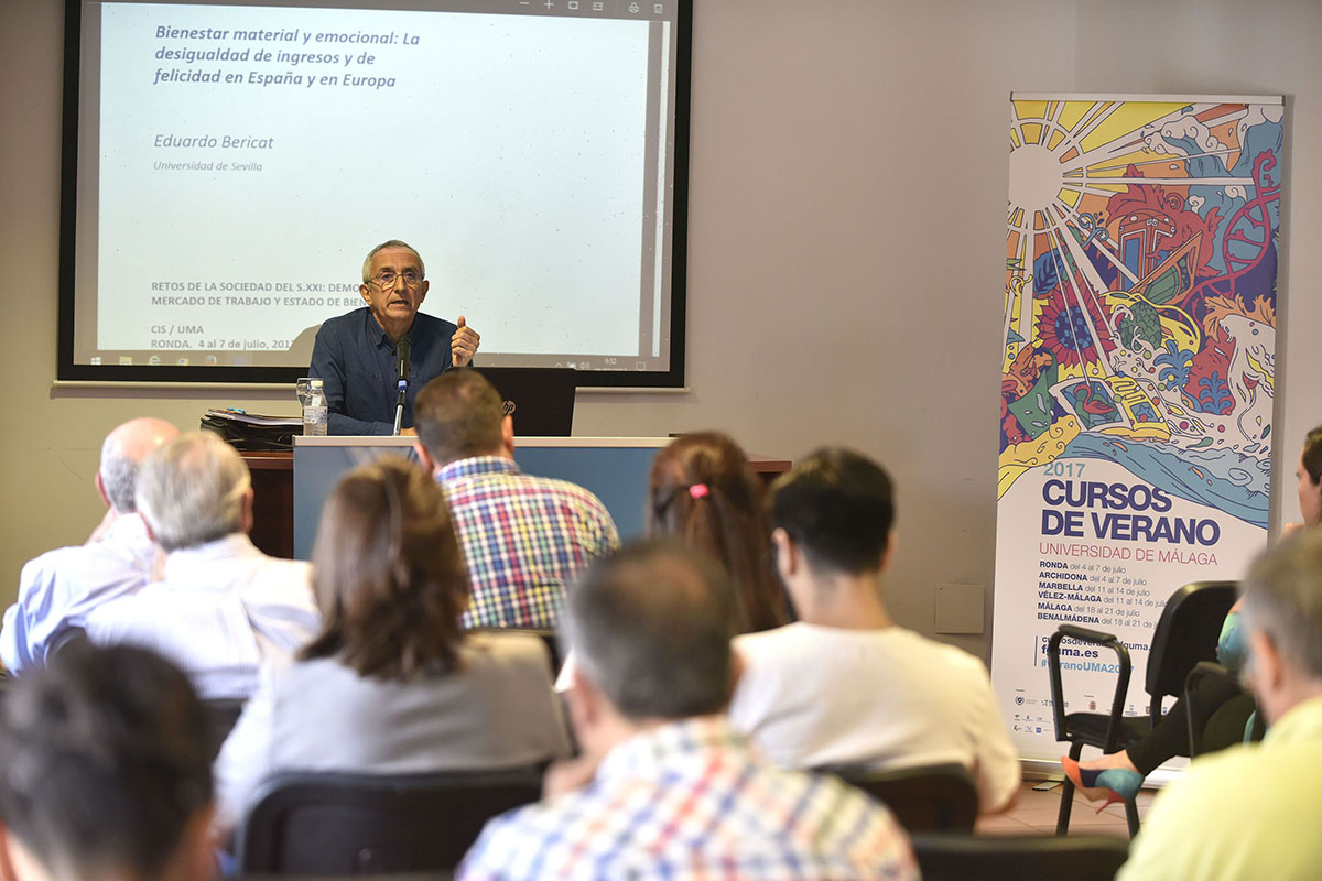 Ponencia de Eduardo Bericat, Eduardo Bericat, catedrático de Sociología de la Universidad de Sevilla.