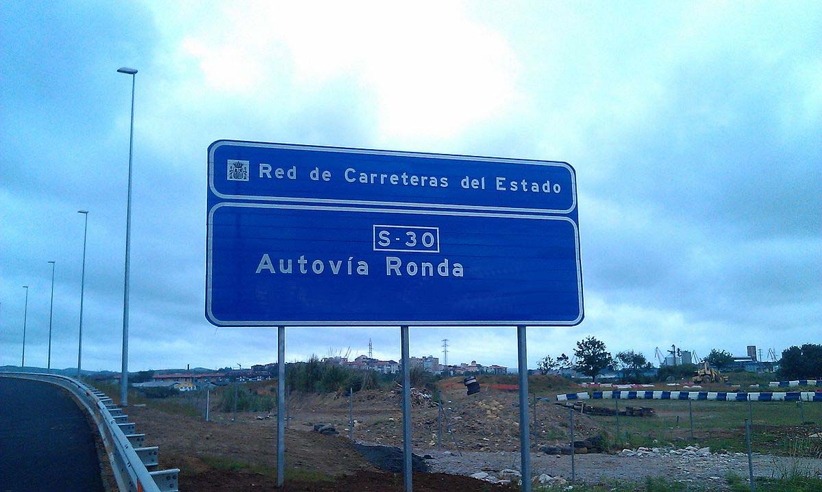 Simulación de un hipotético cartel de la autovía de Ronda-Málaga.