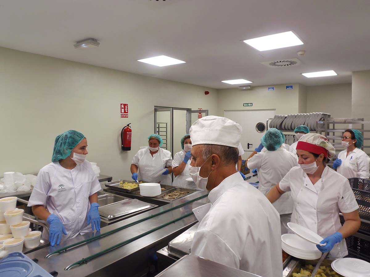 Empieza a funcionar la cocina en el nuevo Hospital, cuatro meses y medio después de su inauguración
