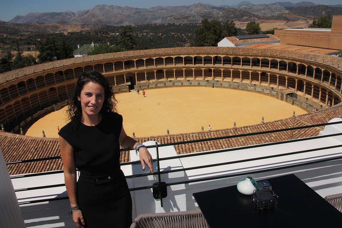 Mariana Márquez en uno de los espacios más singulares del Hotel Catalonia Ronda.